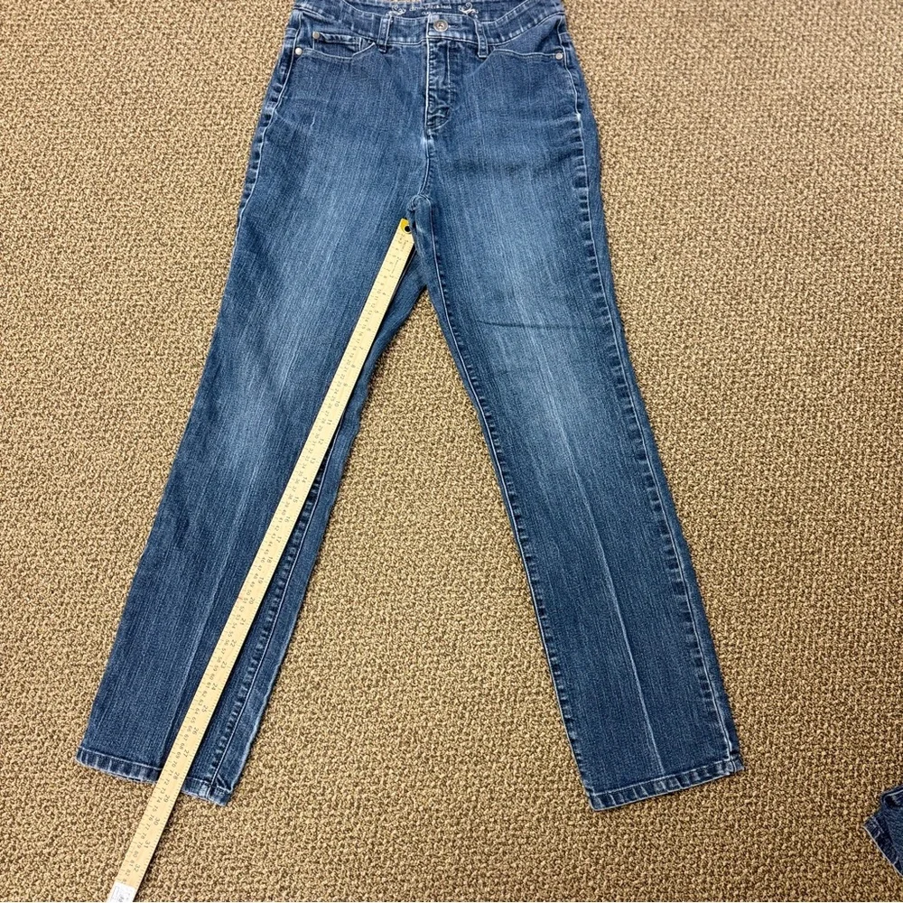 Classic Fit Blue Women's Jeans by Chrisropher‎ & Bank Size 6